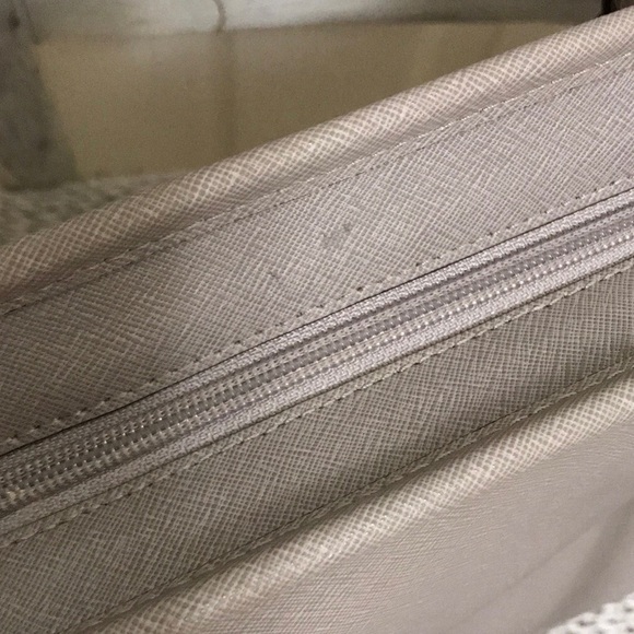 Michael Kors Jet Set Grommet Leather Tote - Picture 15 of 16